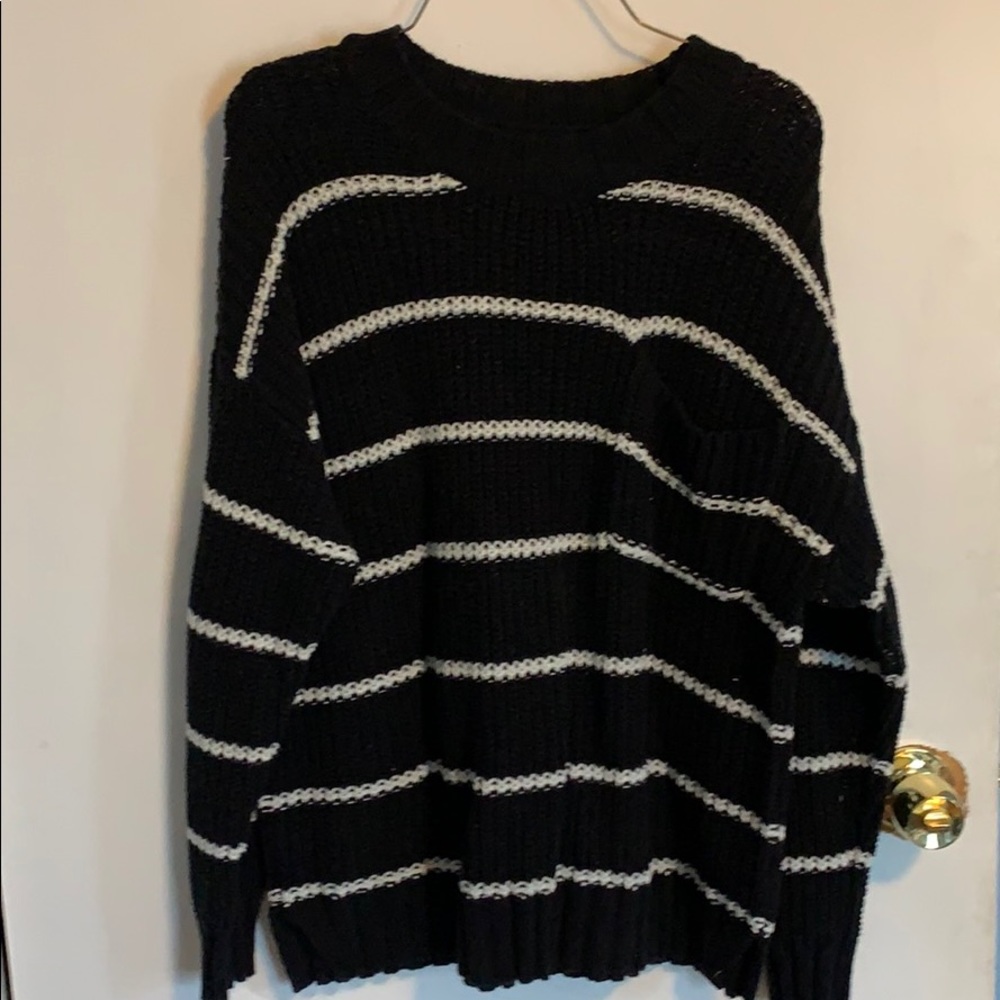 Black and white pullover